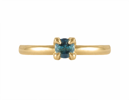 18k green gold ring with blue sapphire