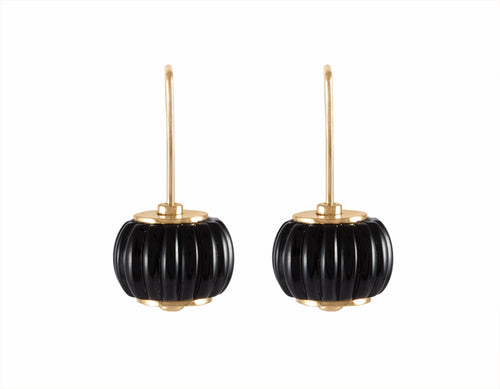 Yellow gold and onyx earrings