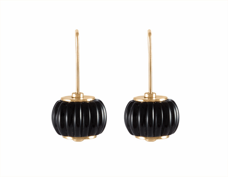 Yellow gold and onyx earrings