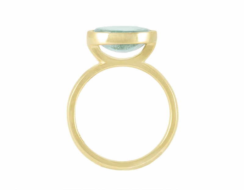 18k green gold ring set with aquamarine